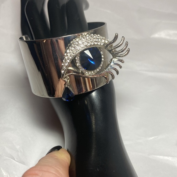 NWOT Evil eye Cuff Bracelet w/teardrop - Picture 2 of 7